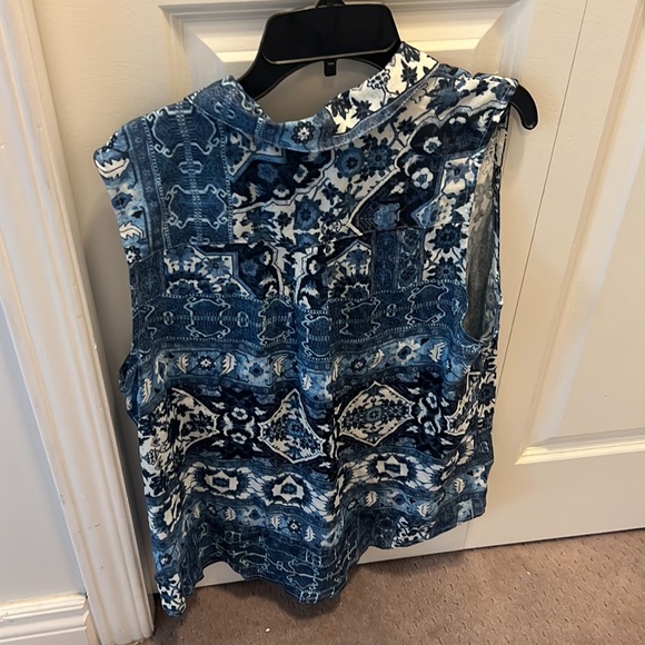 cute button up tank - Picture 2 of 3